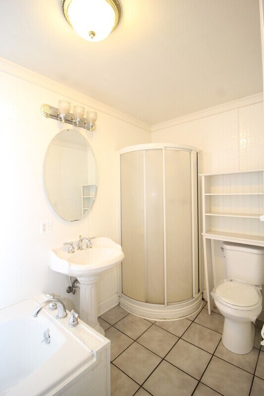 Building Photo - 1819 Jackson St