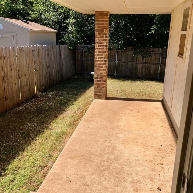 Building Photo - 233 Spring Creek Rd