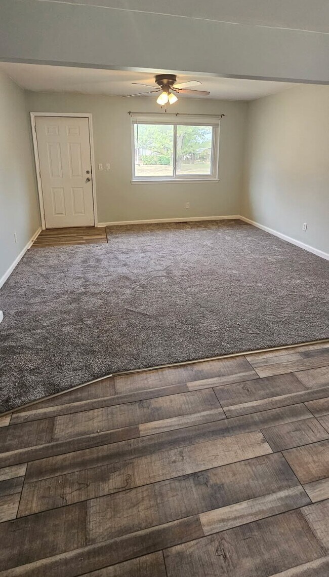 Building Photo - 1170 Karon Dr