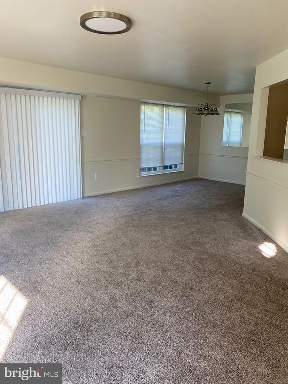 Building Photo - 1811 Hennessy Dr