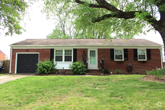 Building Photo - 334 Thalia Dr
