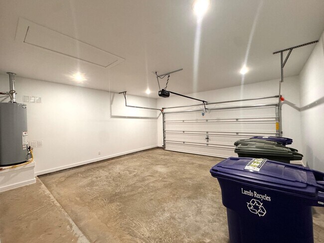 Building Photo - 1012 amezquita Dr