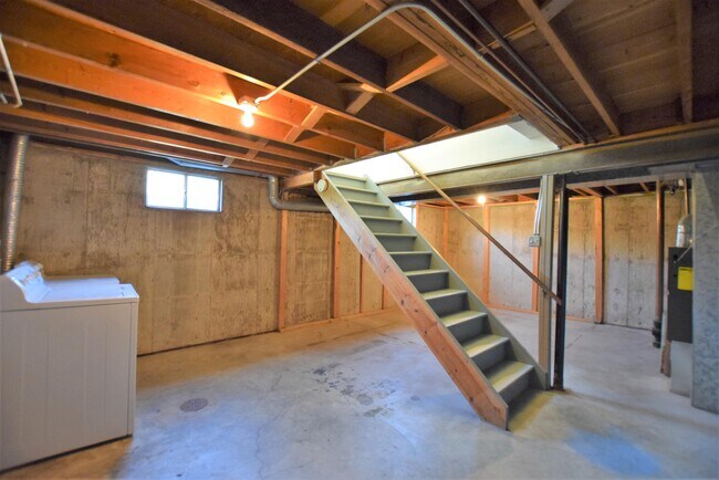 Building Photo - 1885 S Clermont St
