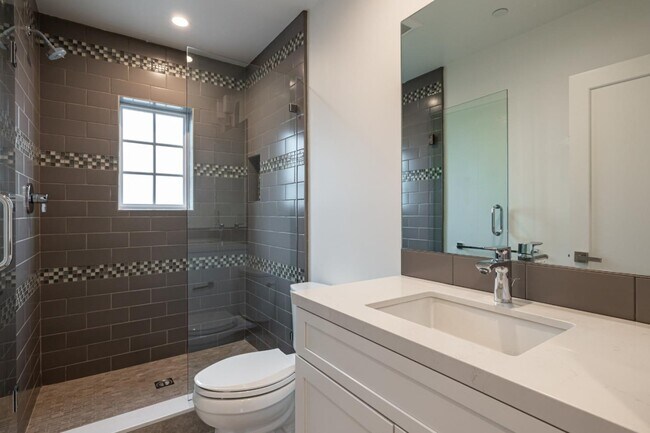 Building Photo - 436 Laurel St