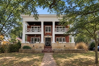 Building Photo - 945 Woodruff Place Middle Dr