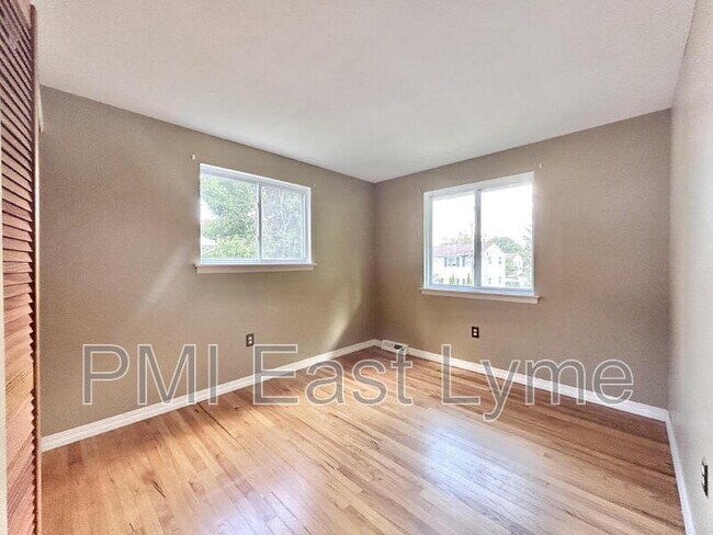 Building Photo - 76 Cloverdale Dr