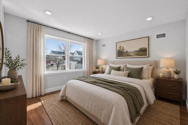 Building Photo - 40 E 5th St