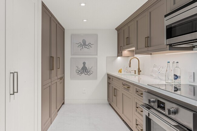 Building Photo - 2774 S Ocean Blvd