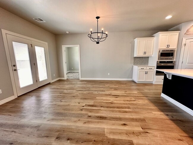 Building Photo - Spacious 4-Bedroom Home with Pool in Yukon