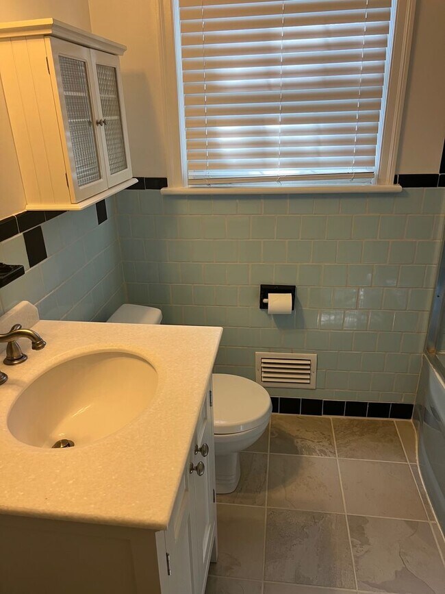 Building Photo - BEAUTIFUL RANCH HOME WITH NEW KITCHEN AND ...