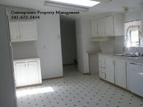 Building Photo - Sutherlin 3 Bedroom 2 bath in Country Setting