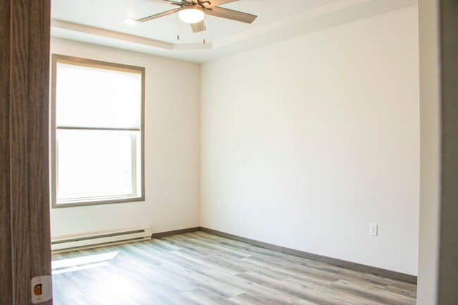 Building Photo - Brand New Apartments on Golf Road!