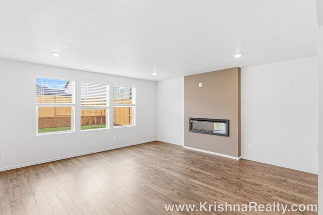 Building Photo - 5 BD | 3 BA | Brand New Construction | East Park Village | Salem Home!