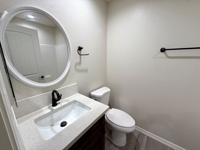 Building Photo - Modern 3 Bed, 2 Bath Home with Open Floor Plan & New Flooring – Fort Mohave- Available Now!