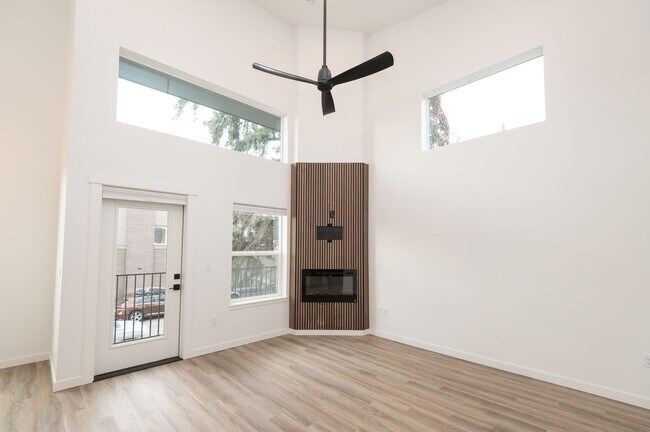 Building Photo - Colorado Apartment Unit 4