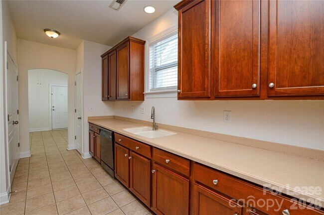 Building Photo - 9020 Ladys Secret Dr