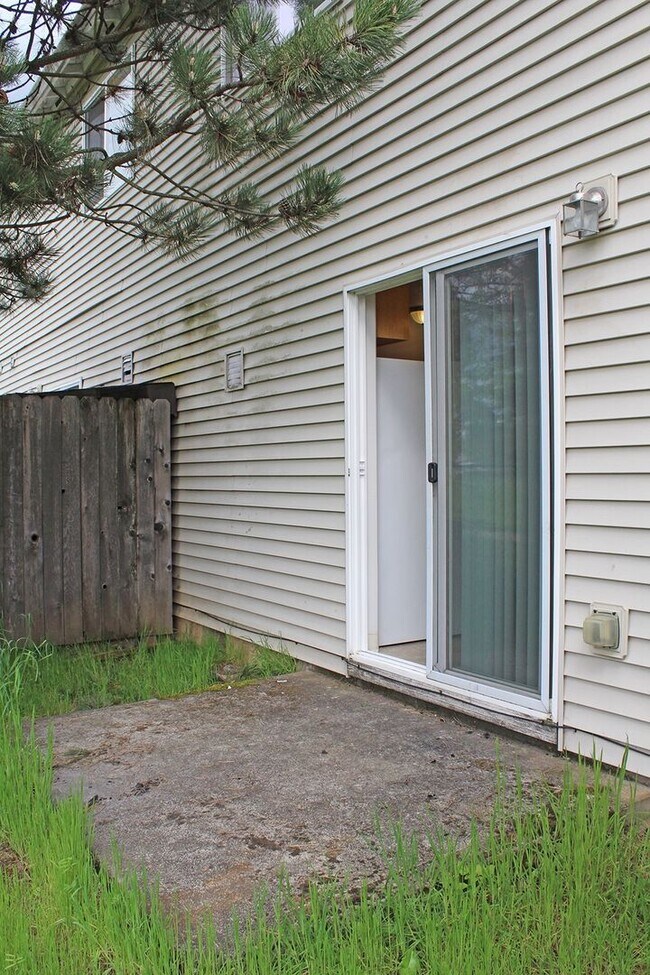 Building Photo - 1971 SE 122nd Ave