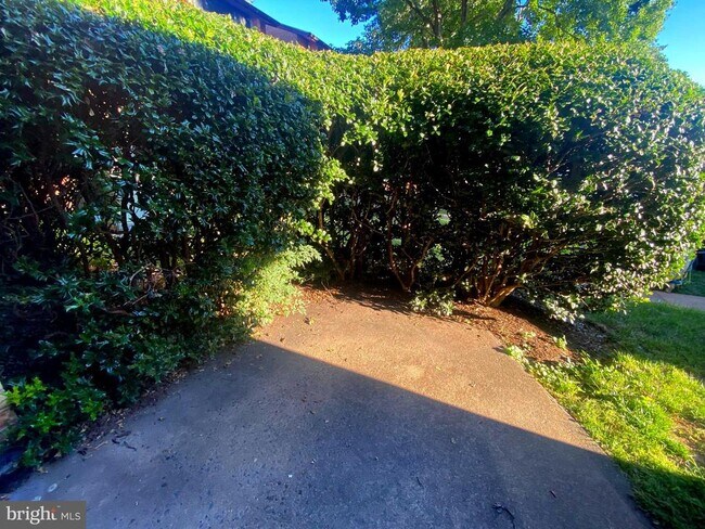 Building Photo - 10218 Bushman Dr