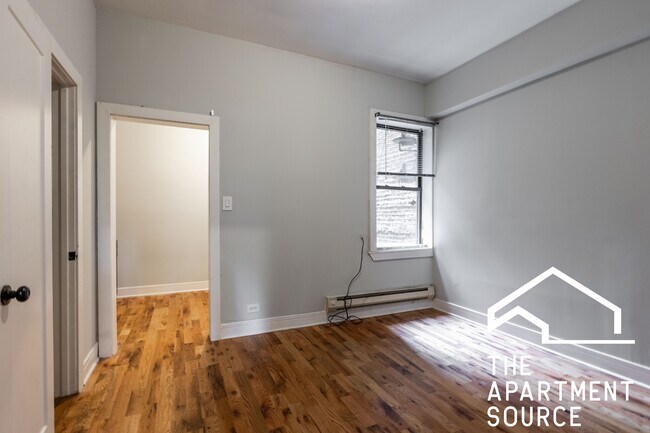Building Photo - 4631 N Paulina St