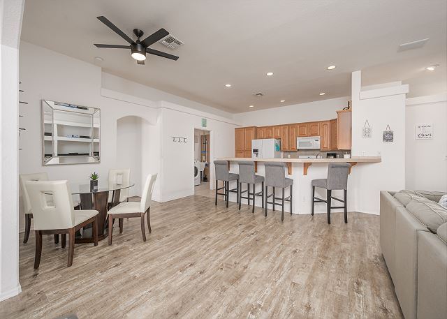 Building Photo - 2459 N Ridge Ave