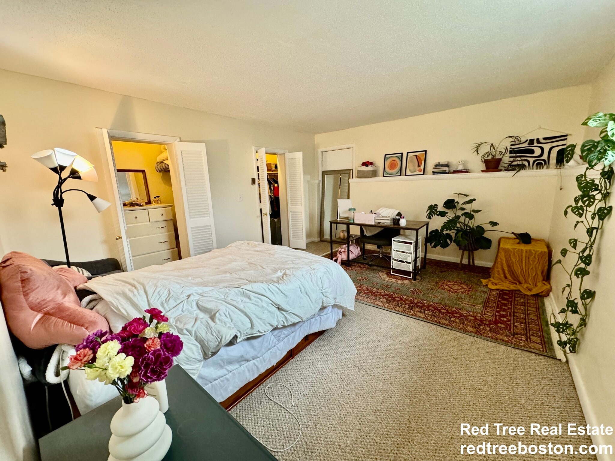 Building Photo - 172 River St