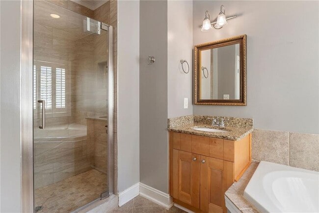 Building Photo - 267 Carlyle Park Dr