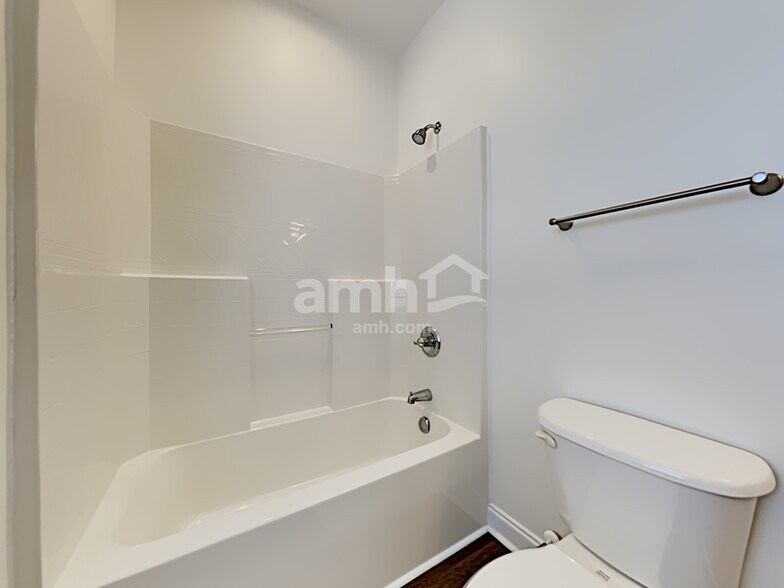 Building Photo - 206 Hydrangea St