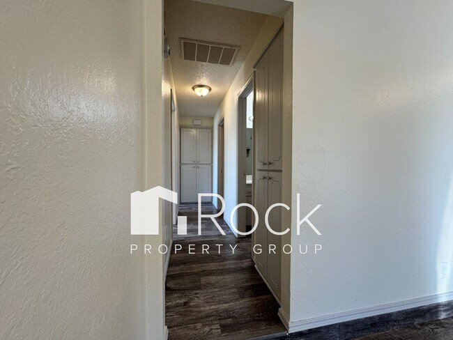 Building Photo - 3 Bedroom House in a Great Neighborhood