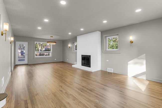 Building Photo - 351 Jefferson Ave