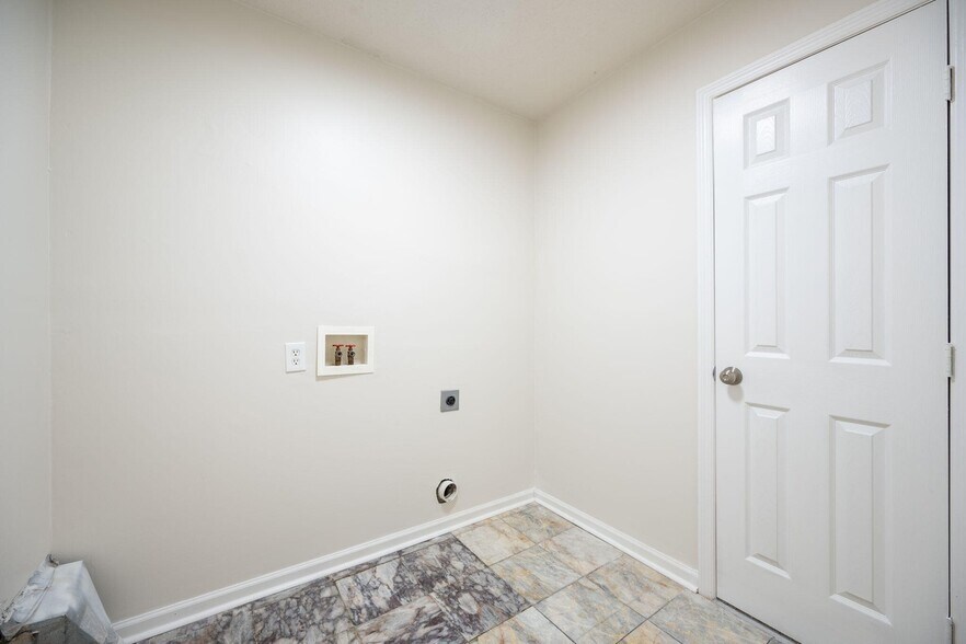 Building Photo - 9100 Coventry Ln