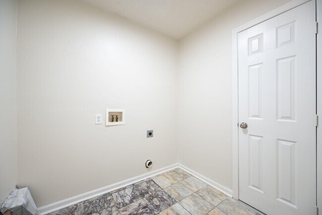 Building Photo - 9100 Coventry Ln