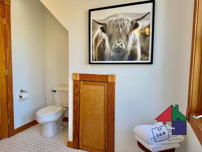 Building Photo - 112 Main St