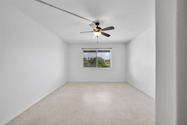 Building Photo - 2624 NE 32nd St