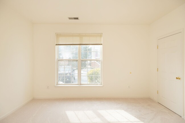 Building Photo - First Floor 3 Bedroom 2 Full Bath Condo - ...