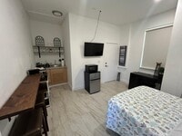 Building Photo - 1501 Pine Hollow Dr