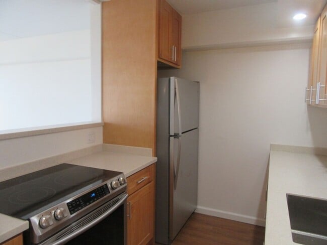 Building Photo - 2 Bed 2 Bath 1 Parking at Marco Polo Apartments, Amazing Views 28th Floor!!!