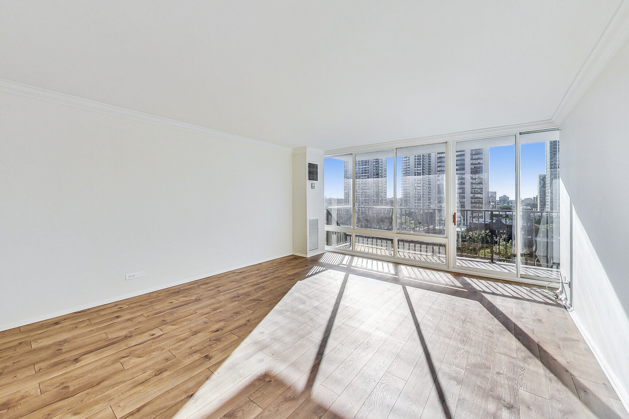 Building Photo - 1516 N State Pky