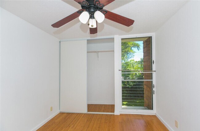 Building Photo - Upgraded 3 bed 2 bath condo in Kailua Town, 2 covered parking
