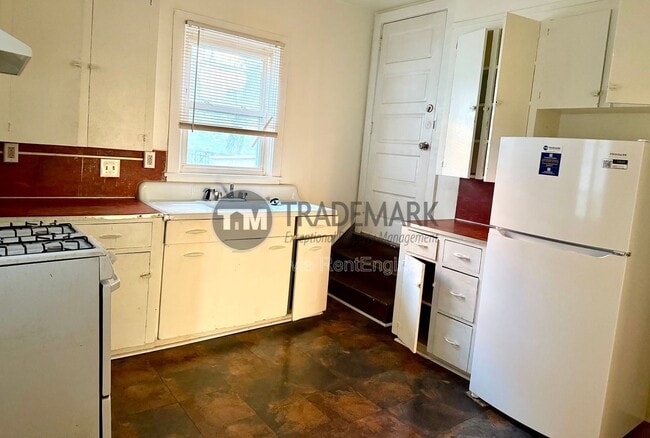 Building Photo - 137 S 2nd St