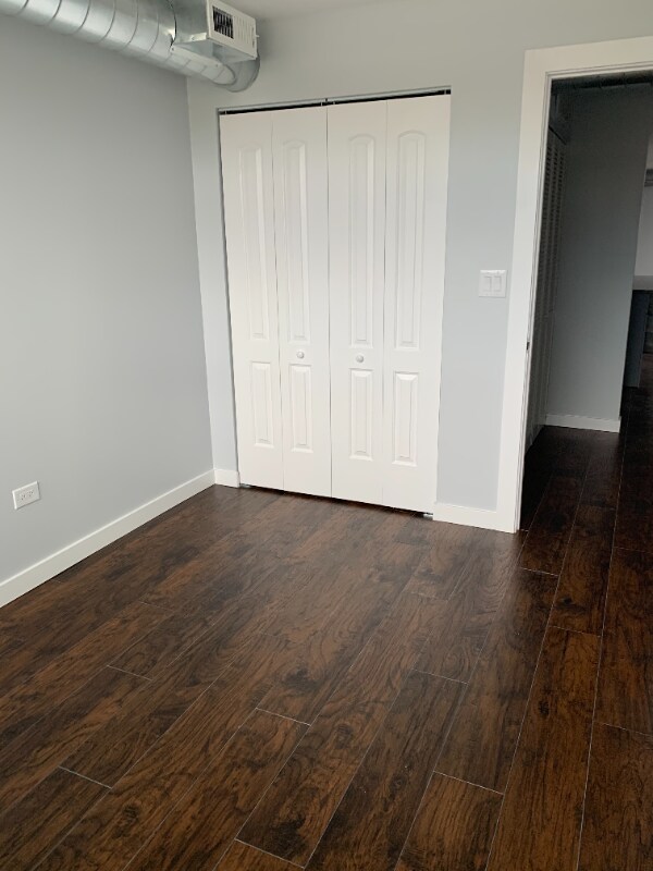 Building Photo - 2945 W Peterson Ave