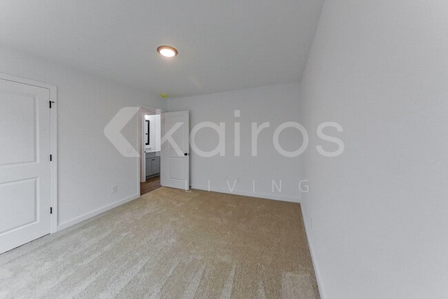 Building Photo - 142 Hughes Dr