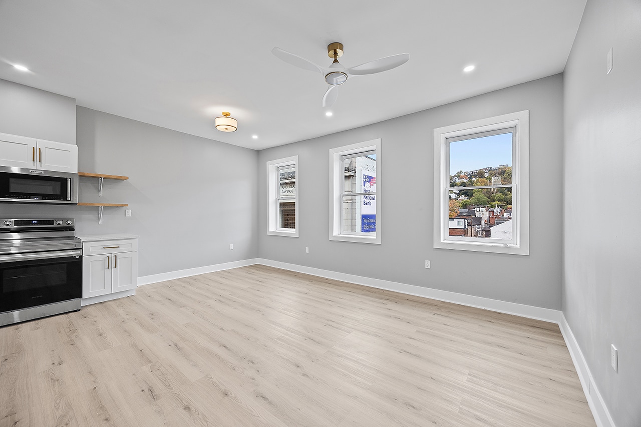 Building Photo - 1109 E Carson St