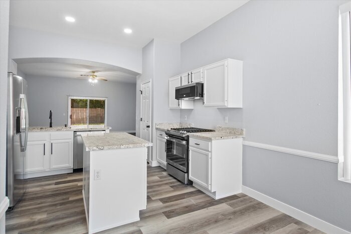 Building Photo - 92 E Spur Ave