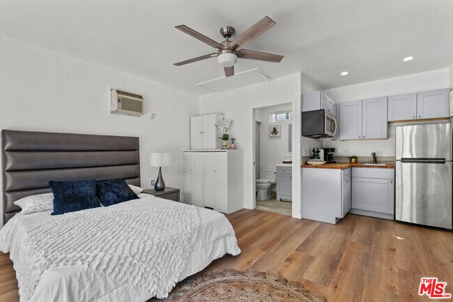 Primary Photo - 4814 Lemona Ave