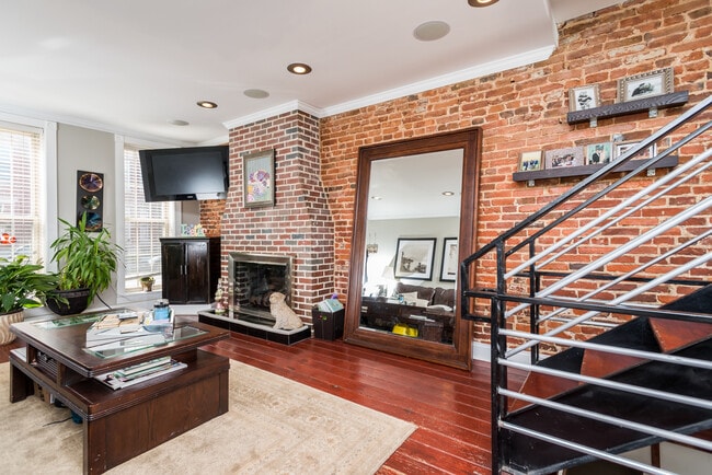 Building Photo - 444 E Fort Ave