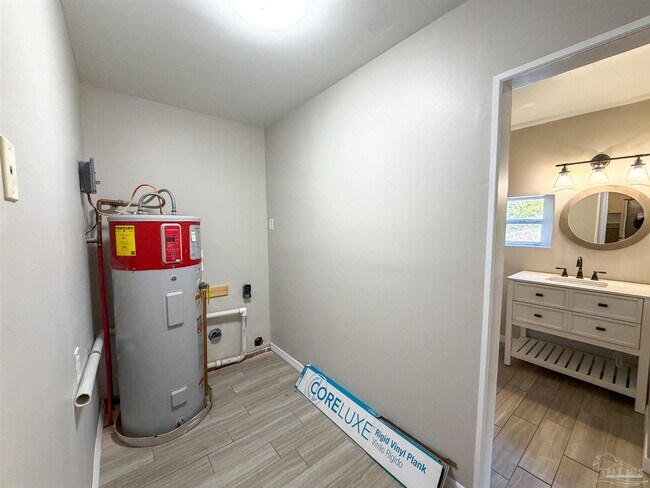 Building Photo - 1965 Brentco Rd