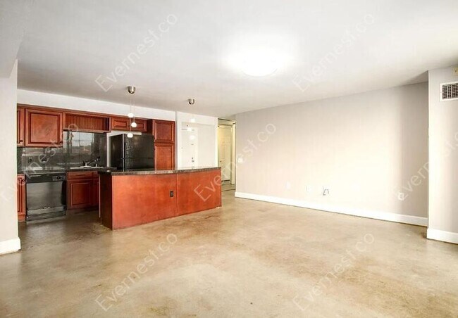 Building Photo - 601 W 11th Ave