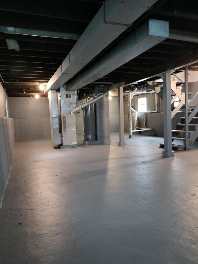 Building Photo - 1344 W 98th Pl