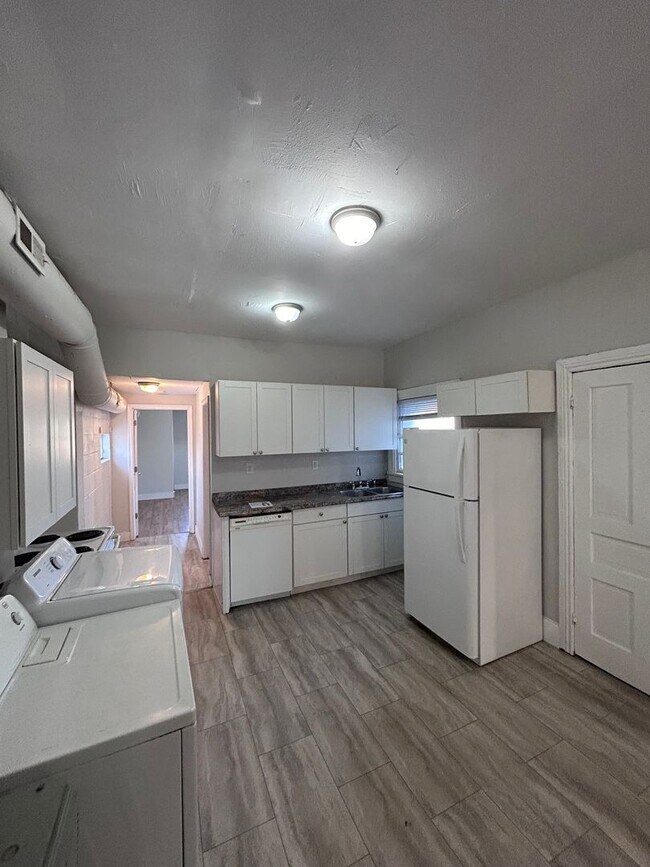 Building Photo - Available Now! | 2 Bed/ 1 Bath | Church Hill North