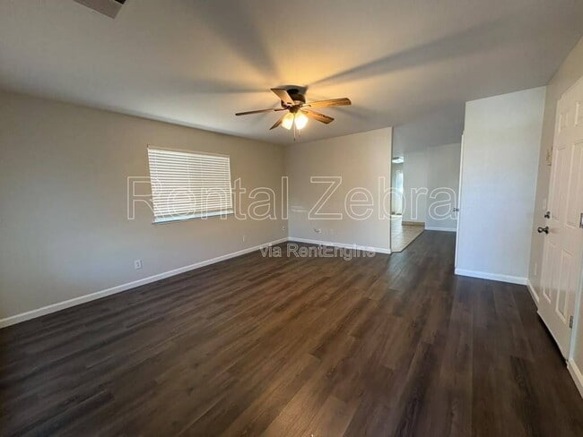 Building Photo - 2862 La Cresenta Ave